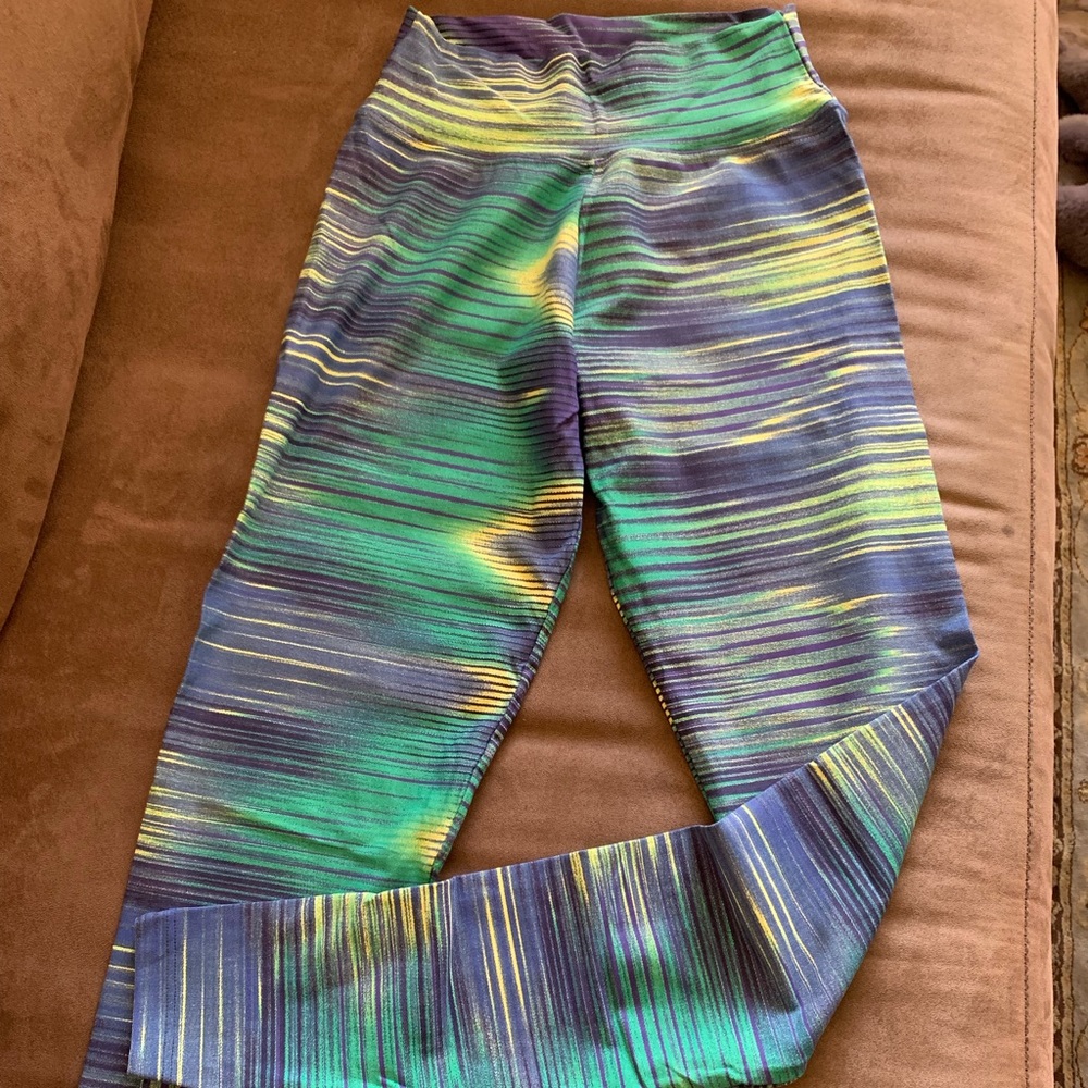 Buttery soft upf50 liquido active leggings size M.